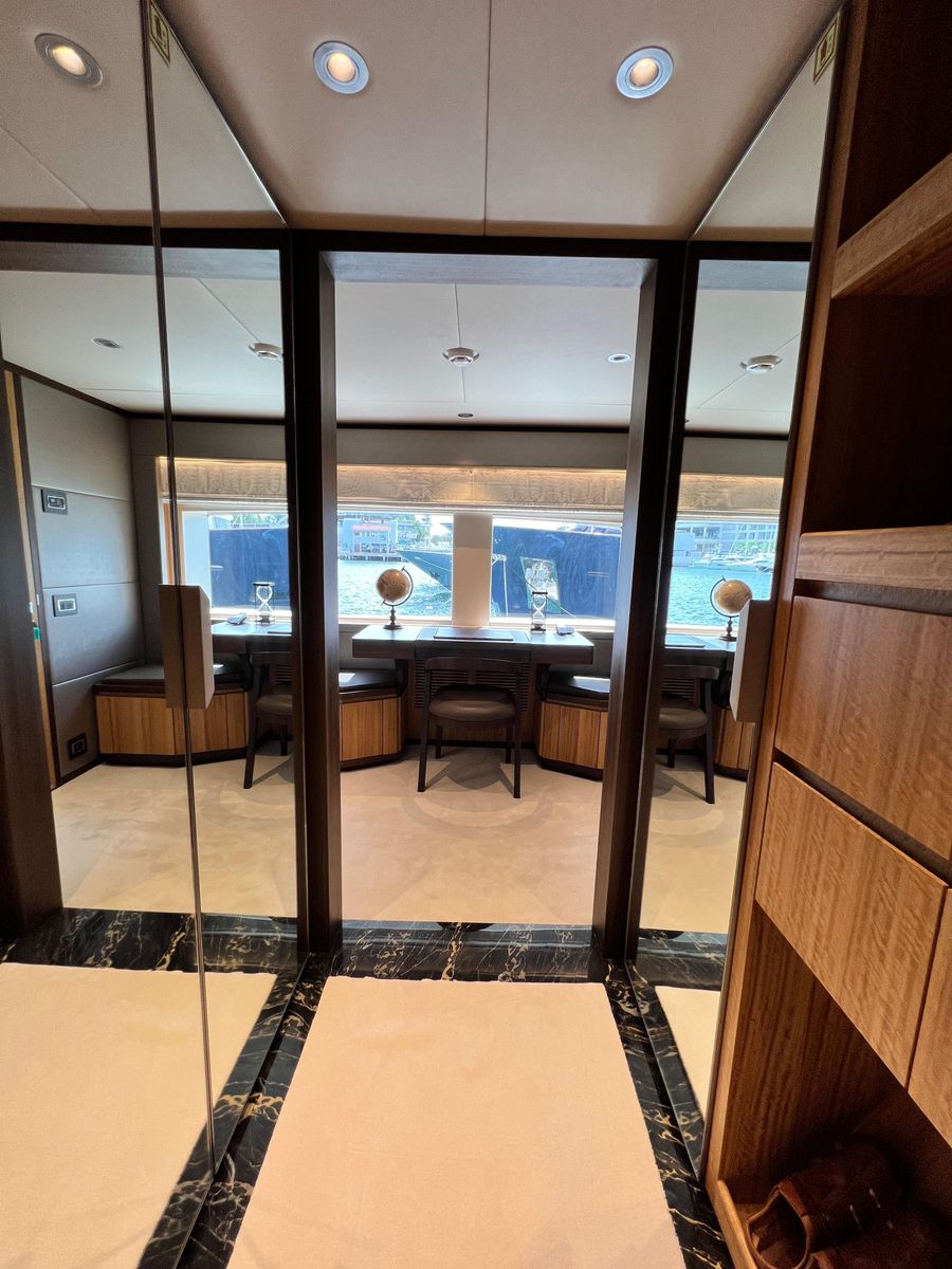 2018 Gulf Craft 104 