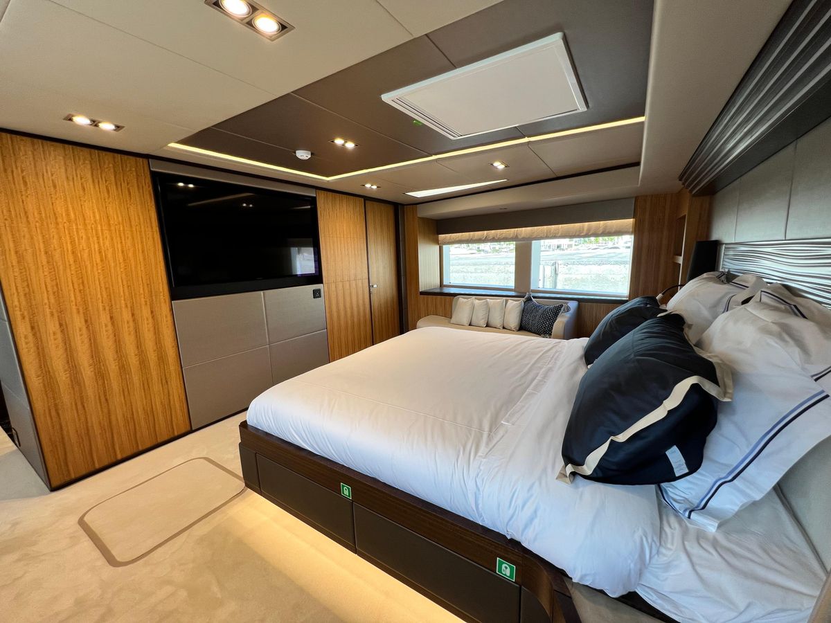 2018 Gulf Craft 104 
