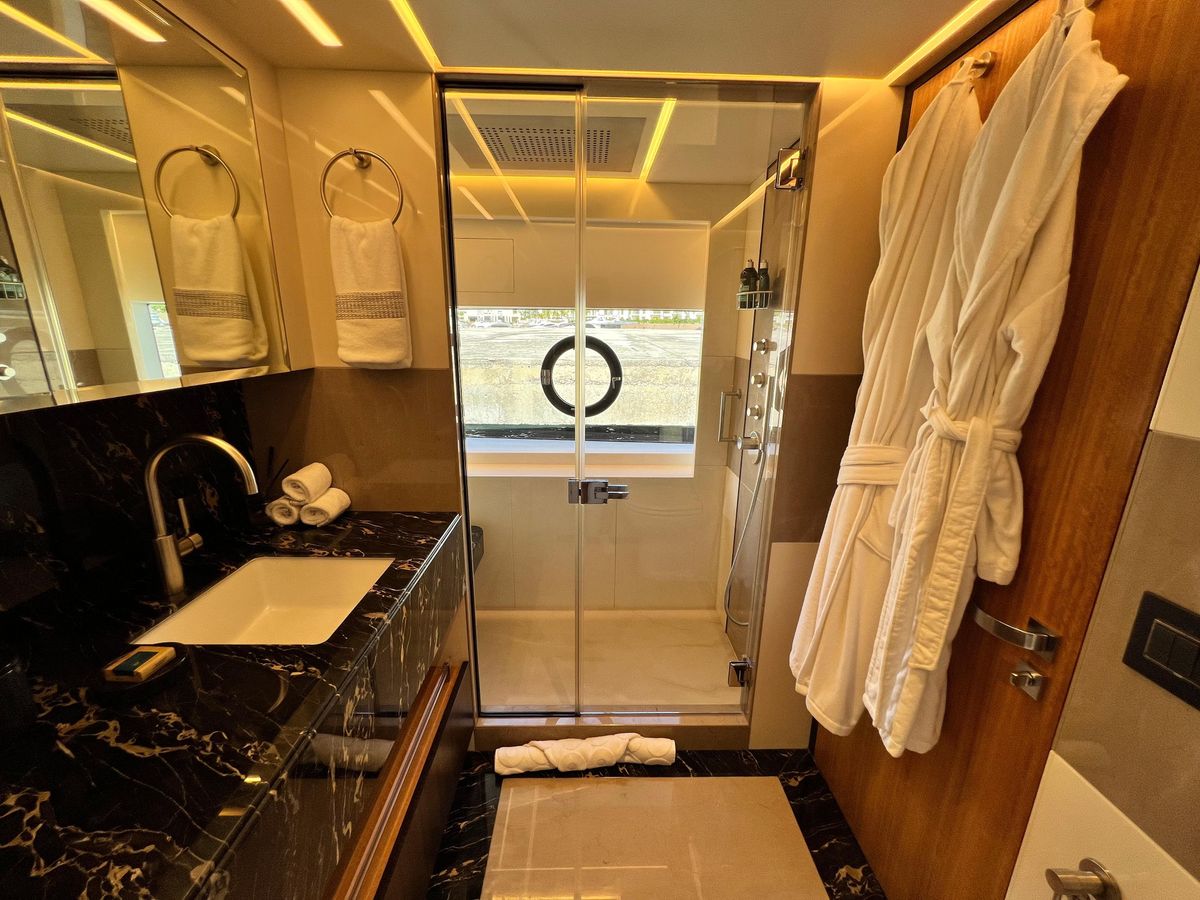 2018 Gulf Craft 104 