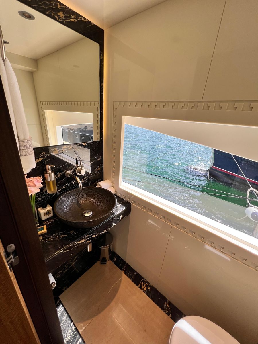 2018 Gulf Craft 104 