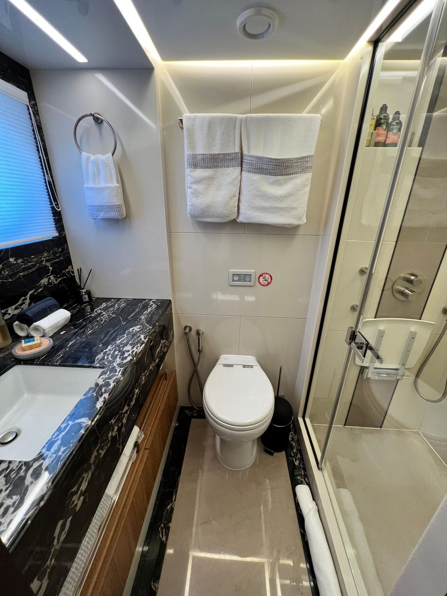 2018 Gulf Craft 104 