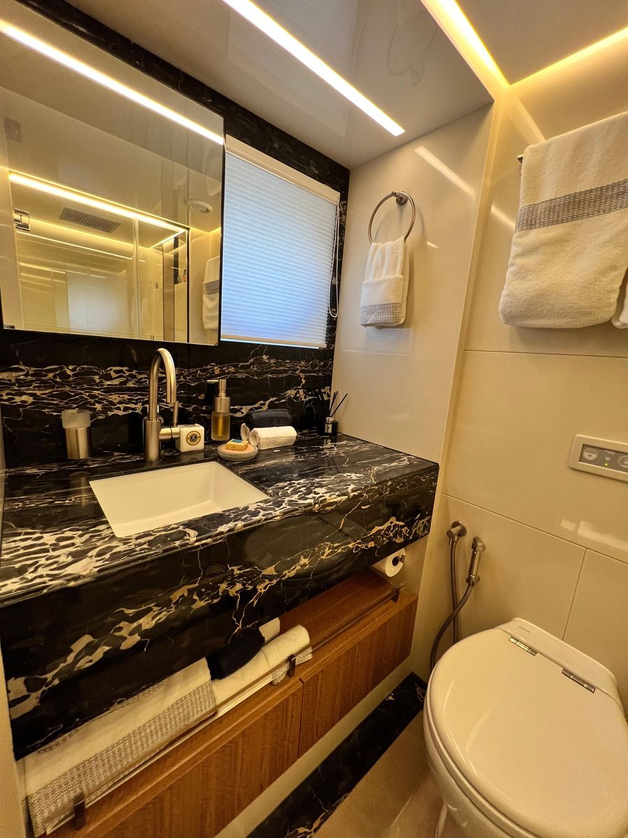 2018 Gulf Craft 104 