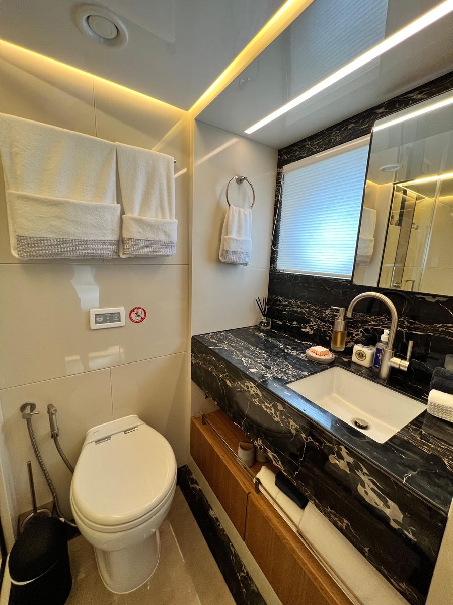 2018 Gulf Craft 104 