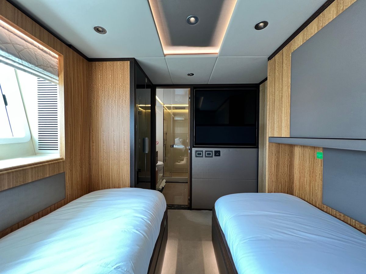 2018 Gulf Craft 104 