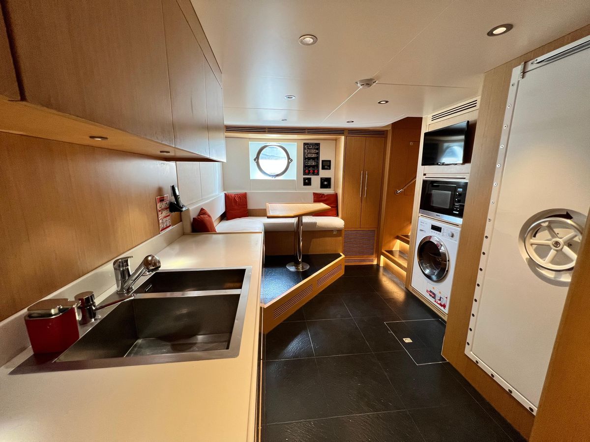 2018 Gulf Craft 104 