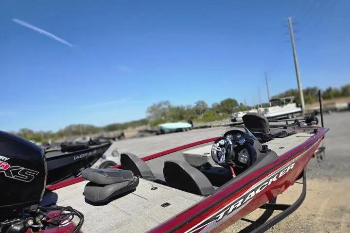 2021 Tracker Pro Team 195 TXW Tournament Edition boat parked outdoors.