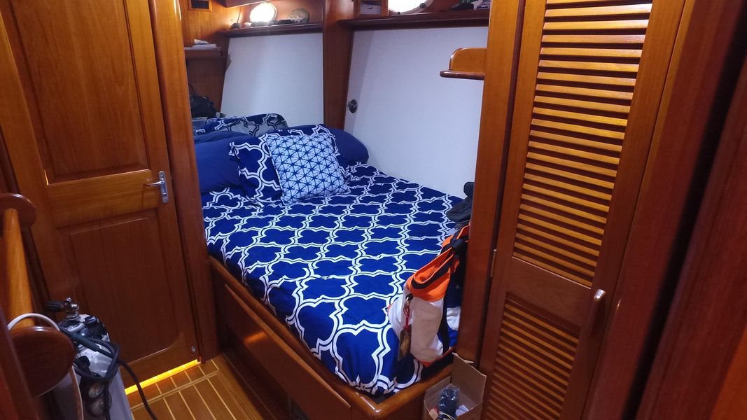 1990 Viking Cockpit Motoryacht