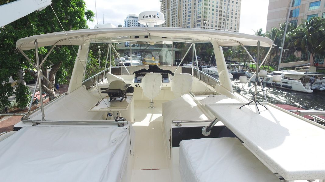 1990 Viking Cockpit Motoryacht