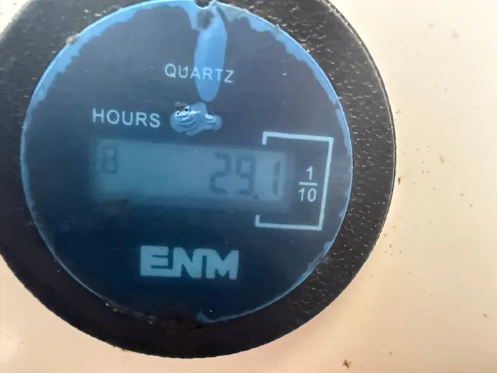 Kismet Yacht Photos Pics Hour meter reading 291.1 on 2009 Mainship 31 Pilot Sedan boat.