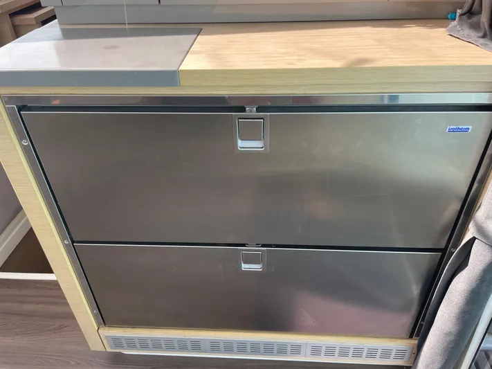 Anth'r'flo Yacht Photos Pics Stainless steel drawers in a 2017 Fountaine Pajot Helia catamaran kitchen.