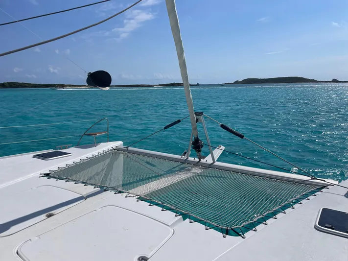 Anth'r'flo Yacht Photos Pics 2017 Fountaine Pajot Helia catamaran on turquoise waters with clear skies.