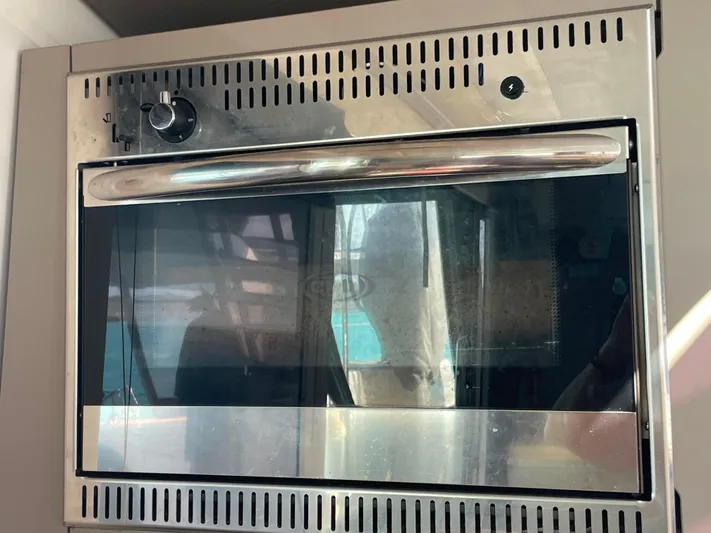 Anth'r'flo Yacht Photos Pics Built-in oven on 2017 Fountaine Pajot Helia catamaran, stainless steel finish.