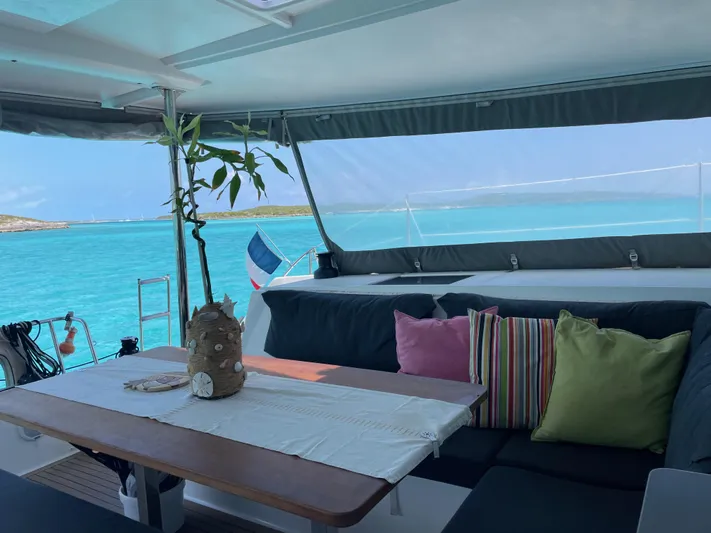 Anth'r'flo Yacht Photos Pics Luxurious 2017 Fountaine Pajot Helia catamaran with cozy seating, vibrant cushions, and stunning ocean view.