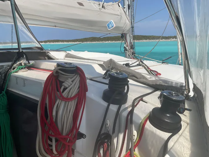 Anth'r'flo Yacht Photos Pics 2017 Fountaine Pajot Helia sailboat deck with ropes, winches, and turquoise sea background.