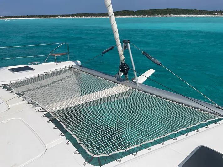 Anth'r'flo Yacht Photos Pics 2017 Fountaine Pajot Helia catamaran on turquoise waters, featuring a spacious netted deck.
