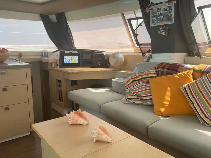 Anth'r'flo Yacht Photos Pics 2017 Fountaine Pajot Helia interior with cozy seating, colorful cushions, and navigation equipment.