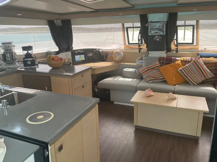Anth'r'flo Yacht Photos Pics Interior of 2017 Fountaine Pajot Helia catamaran with modern kitchen and cozy seating area.