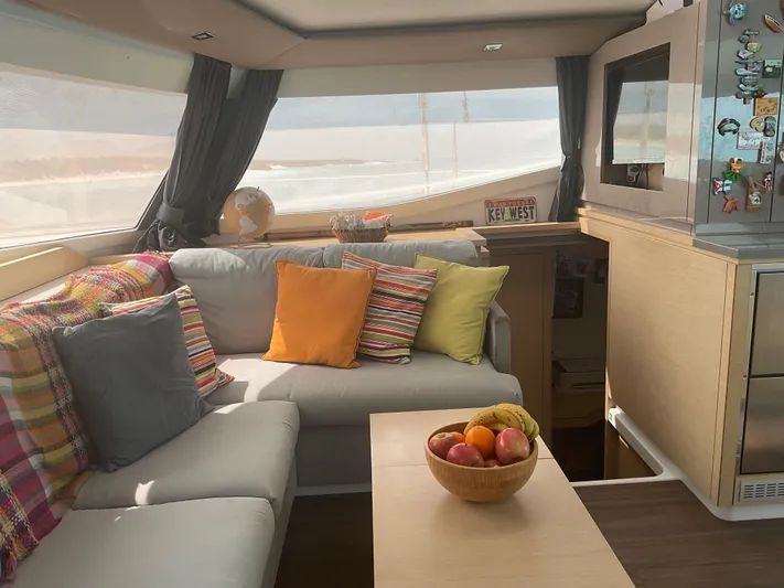 Anth'r'flo Yacht Photos Pics Luxurious 2017 Fountaine Pajot Helia interior with cozy seating and colorful cushions.