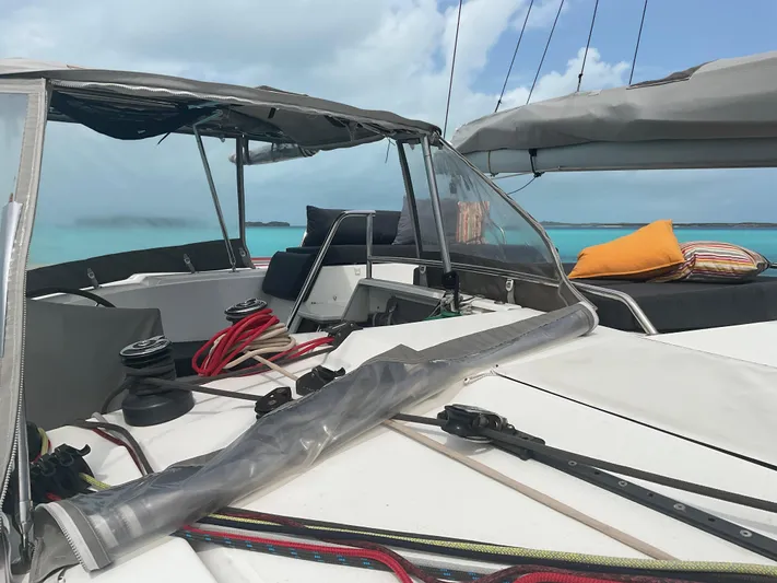 Anth'r'flo Yacht Photos Pics 2017 Fountaine Pajot Helia catamaran deck with colorful cushions, sailing in turquoise waters.