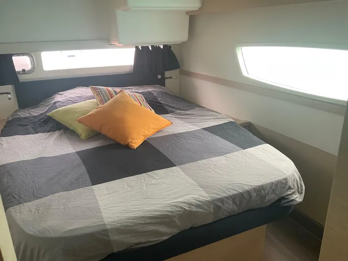 Anth'r'flo Yacht Photos Pics Cabin interior of 2017 Fountaine Pajot Helia with bed and colorful pillows.
