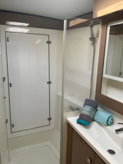 Anth'r'flo Yacht Photos Pics 2017 Fountaine Pajot Helia bathroom with modern fixtures and neatly arranged towels.