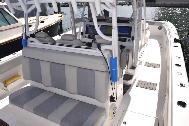 Toro Yacht Photos Pics Side deck looking forward