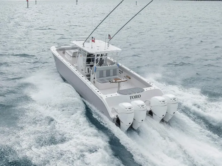 Toro Yacht Photos Pics Running shot 5