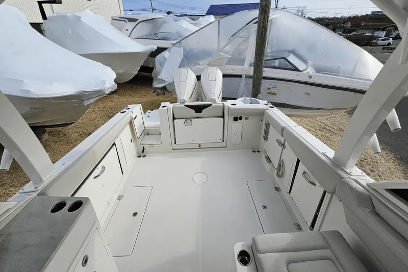  Yacht Photos Pics 2023 Sailfish 316 DC boat interior, featuring spacious deck and seating area.