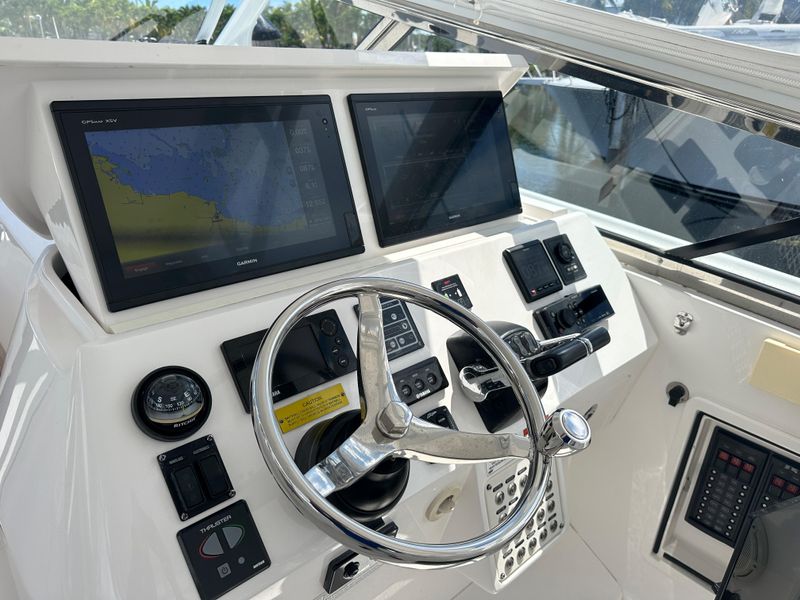 2018 Intrepid 430 Sport Yacht