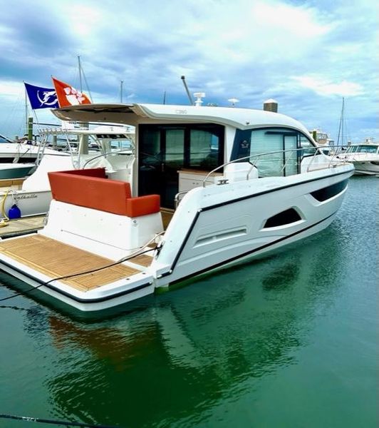 2020 Sealine C390