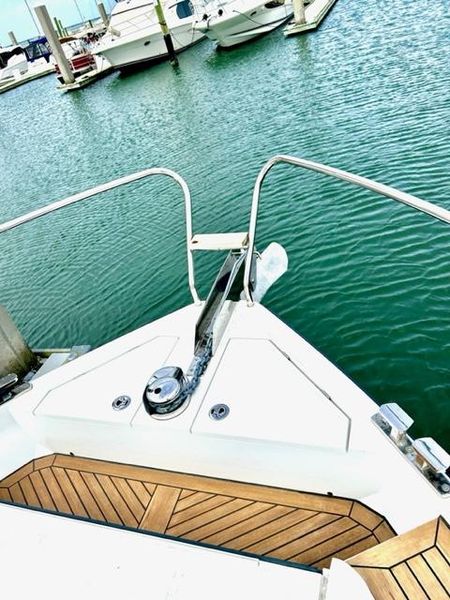 2020 Sealine C390