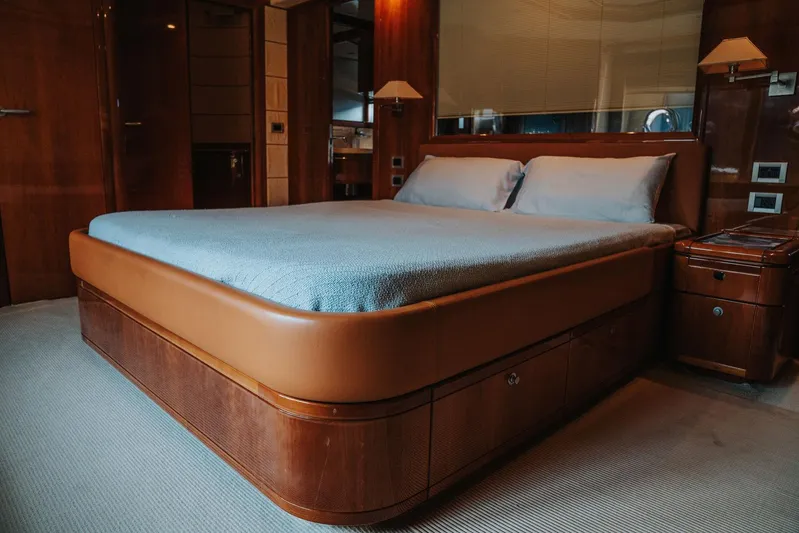 Los Esquinkles Yacht Photos Pics 