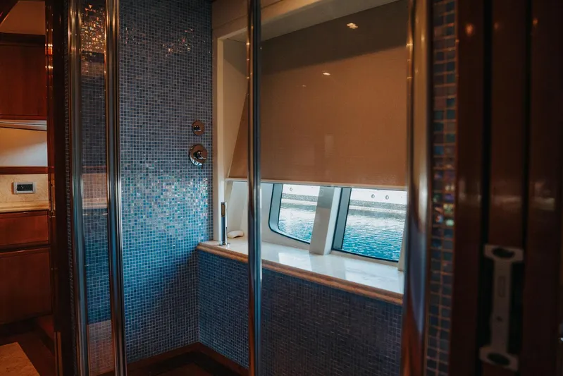 Los Esquinkles Yacht Photos Pics 