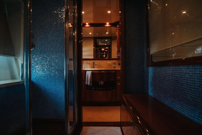 Los Esquinkles Yacht Photos Pics 