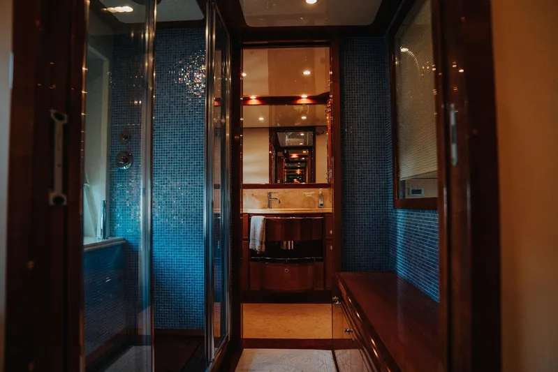 Los Esquinkles Yacht Photos Pics 