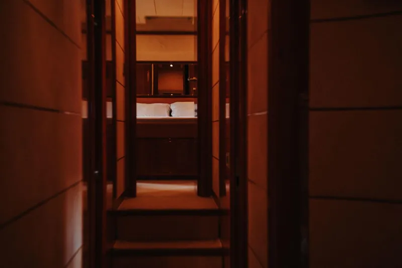 Los Esquinkles Yacht Photos Pics 