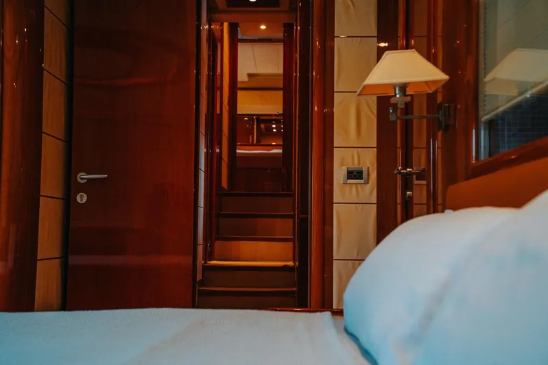 Los Esquinkles Yacht Photos Pics 