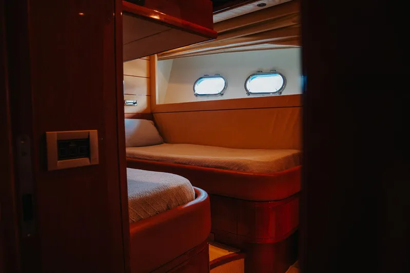 Los Esquinkles Yacht Photos Pics 