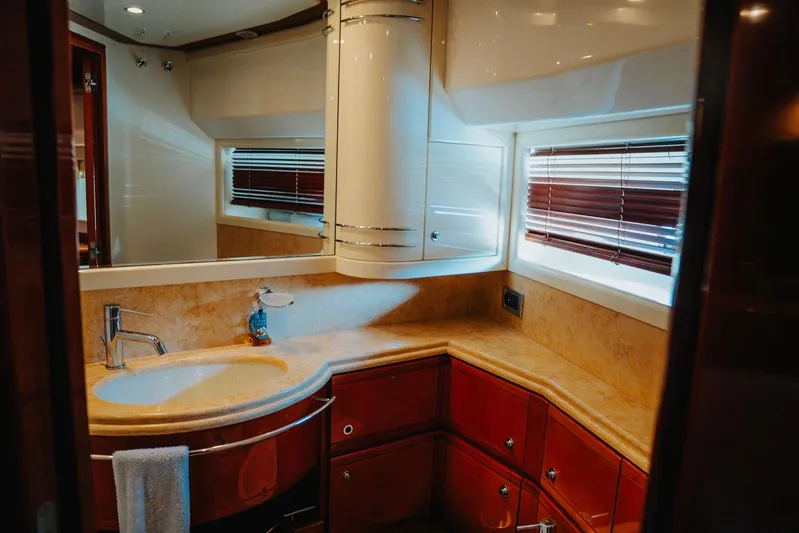 Los Esquinkles Yacht Photos Pics 