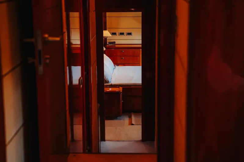 Los Esquinkles Yacht Photos Pics 