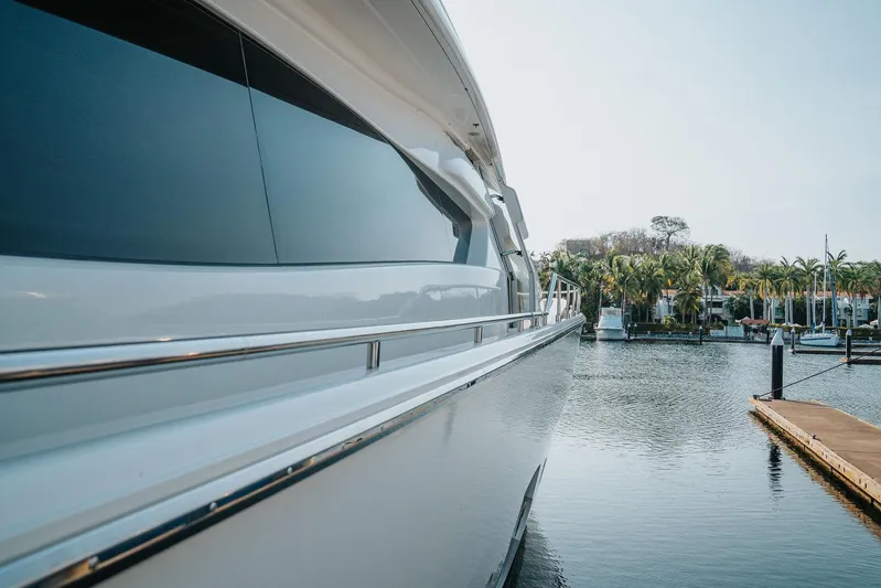 Los Esquinkles Yacht Photos Pics 