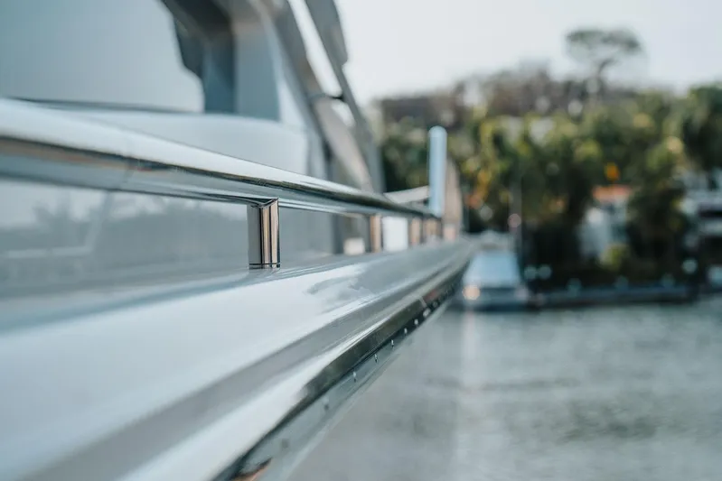 Los Esquinkles Yacht Photos Pics 