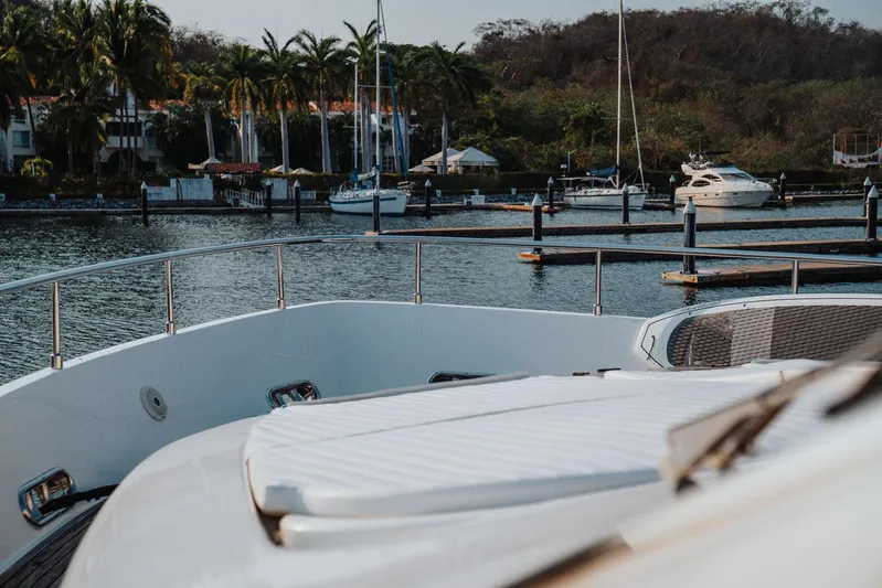 Los Esquinkles Yacht Photos Pics 