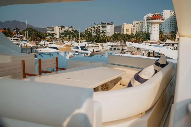 Los Esquinkles Yacht Photos Pics 