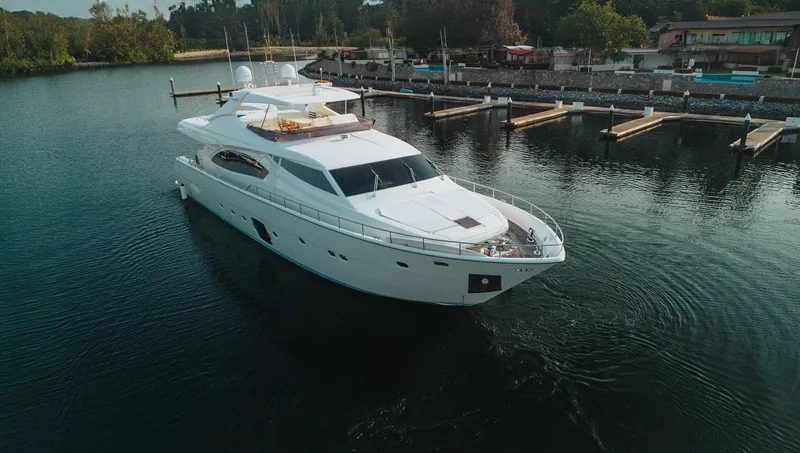 Los Esquinkles Yacht Photos Pics 