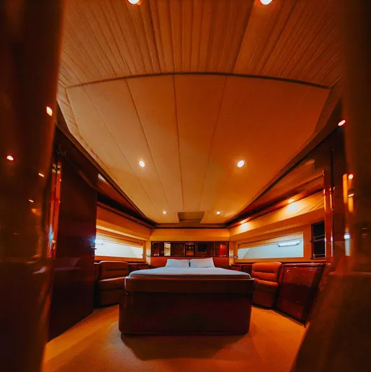 Los Esquinkles Yacht Photos Pics 