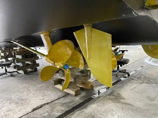 Blessed Yacht Photos Pics Propellers and rudder of 2020 Azimut AZ 50-Fly yacht in dry dock.