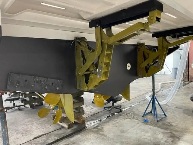 Blessed Yacht Photos Pics Azimut AZ 50-Fly 2020 yacht underbody with propellers and stabilizers in maintenance area.