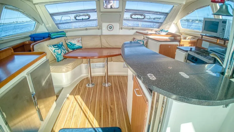  Yacht Photos Pics 2007 Leopard 40 - Image 12