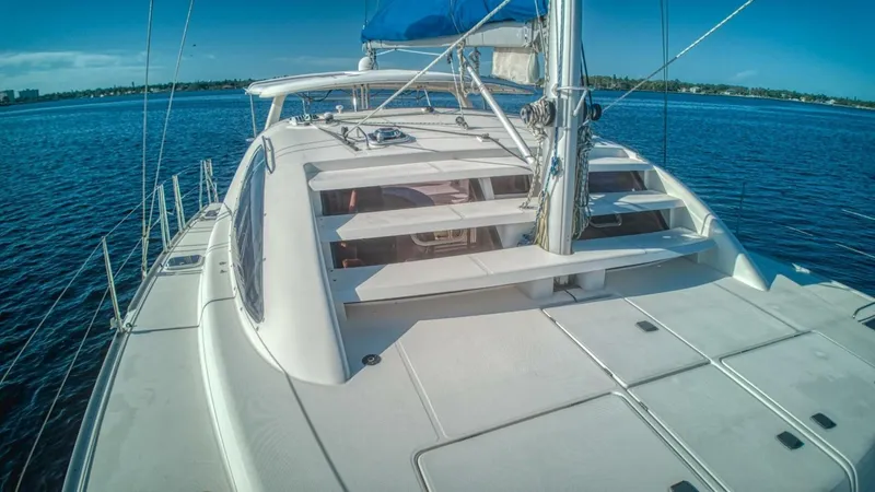  Yacht Photos Pics 2007 Leopard 40 - Image 9